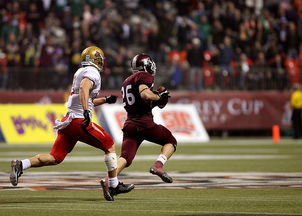 mk体育中国官网-加拿大队在赛制中的表现：如何调整战术应对不同对手，加拿大队与中国队