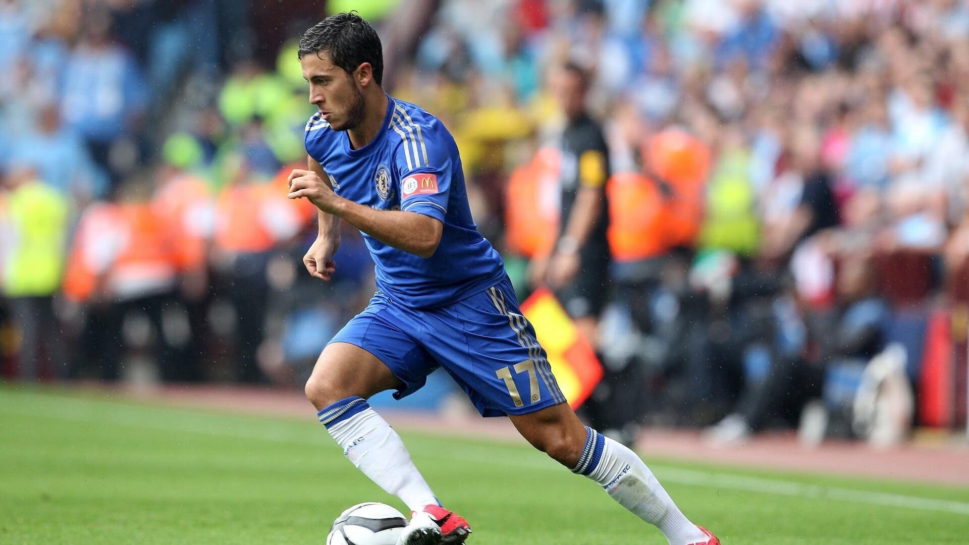 中国足球职业联赛注重俱乐部财务健康，中国职业足球俱乐部的经营内容